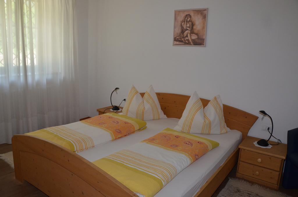 Ansitz Weissenheim Apartment Appiano Sulla Strada Del Vino Bilik gambar