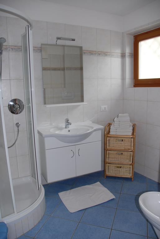 Ansitz Weissenheim Apartment Appiano Sulla Strada Del Vino Bilik gambar
